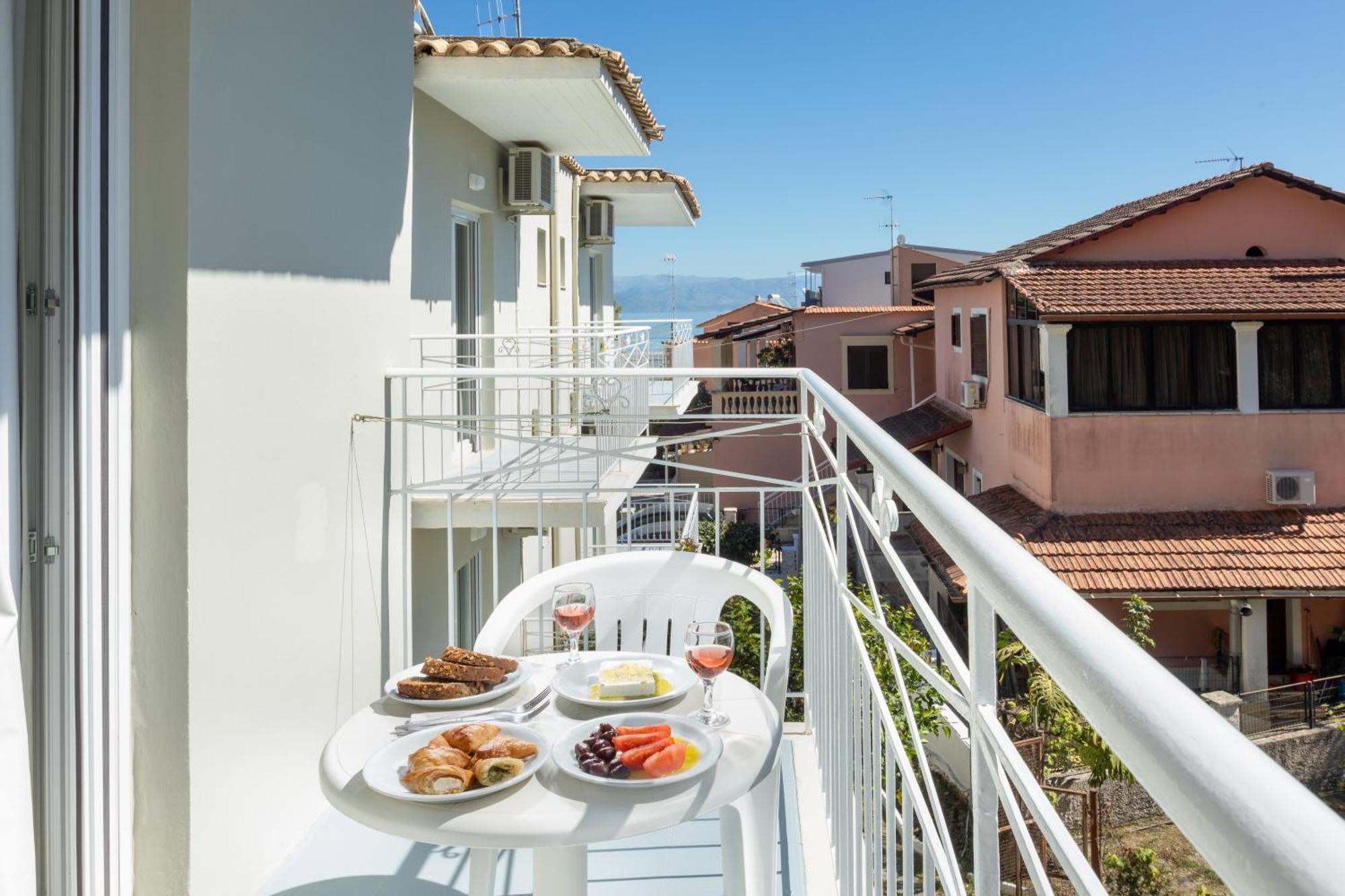 Bella Vista Beach Hotel Benitses  Exterior foto